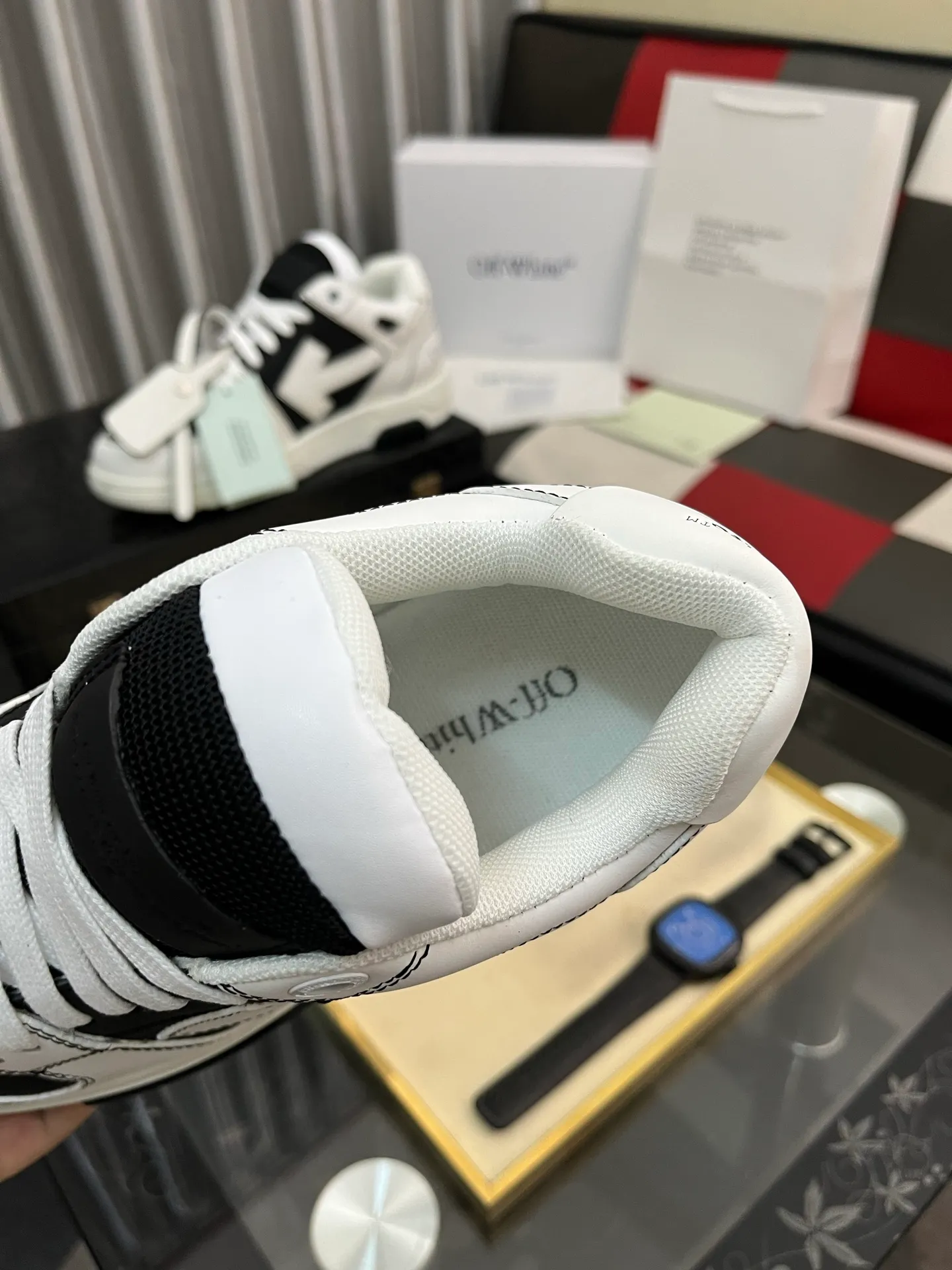 Men's shoes 💰600⌚️⌚️ OFF-White C/O VirGil Abloh fashionable and versatile casual shoes. Exclusive first release of the new model. Made of environmentally friendly cowhide leather and mesh fabric upper material. The insole is embedded with foam cushioning EVA material. The correct midsole is equipped with EVA lightweight cushioning. External tooth nail rubber outsole. The correct accessories can be customized simultaneously. Women's model: 35-40 Men's model: 39-45